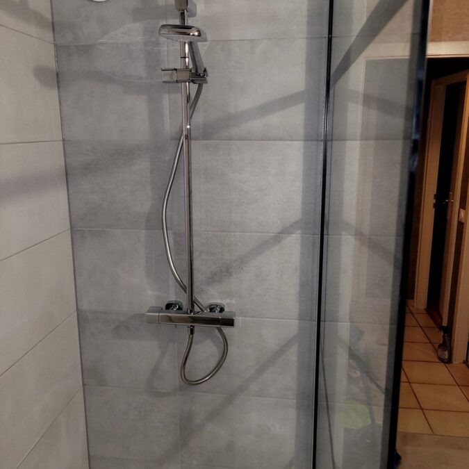 Quels sont les avantages d’une douche pour votre salle de bain ? H&oelig;nheim